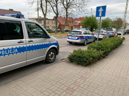 Przyłożył do gardła nóż. Groził, że się zabije - grafika