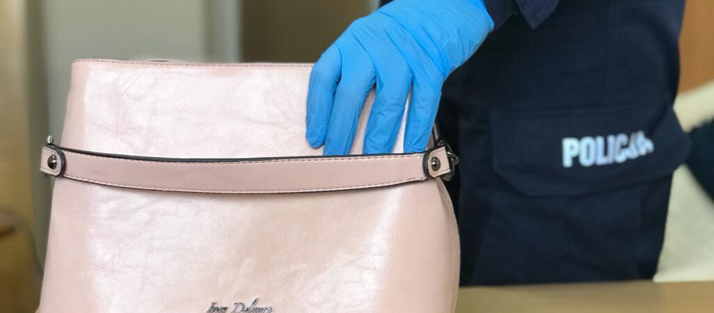 Nastolatek kradł seniorkom torebki z pieniędzmi. Gotówkę wydawał w poznańskich galeriach