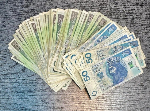 Ukradł utarg ze stacji paliw i uciekał do Niemiec  - grafika