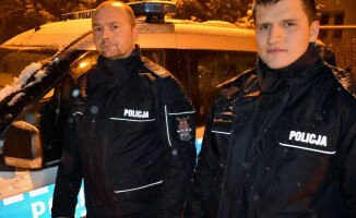 Policjanci uratowali niemowlę. Chłopiec się zakrztusił