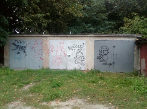 17-latkowie za karę będą musieli odmalować pobazgrane ściany   - grafika
