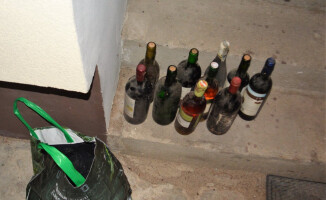 Miejscowe "pijaczki" okradły kolekcjonera win