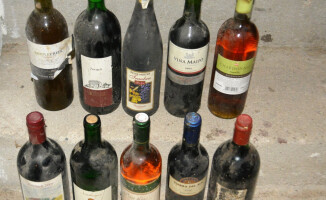 Miejscowe "pijaczki" okradły kolekcjonera win