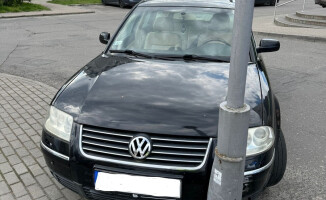 Miał 3 promile... zaparkował na lampie