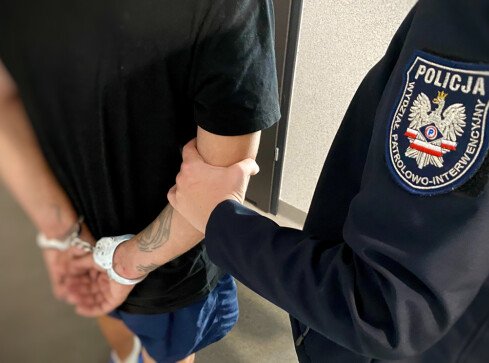 Pobili mężczyznę i splądrowali jego mieszkanie - grafika