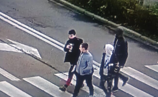 To oni okradli starszą kobietę. Policja po sygnałach od czytelników zatrzymała sprawców  