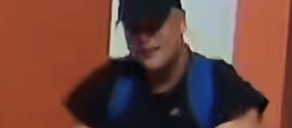 Policja publikuje wizerunek złodzieja sportowych ubrań z COS 