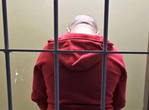 Kradli perfumy, kosmetyki i biżuterię  - grafika