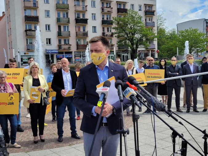 "Państwo powinno ratować swoich najsłabszych". Szymon Hołownia w P - grafika