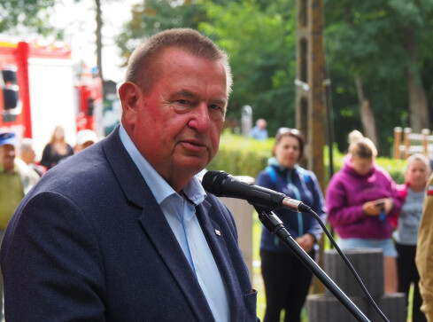 Czarnecki wygrywa w Trzciance  - grafika