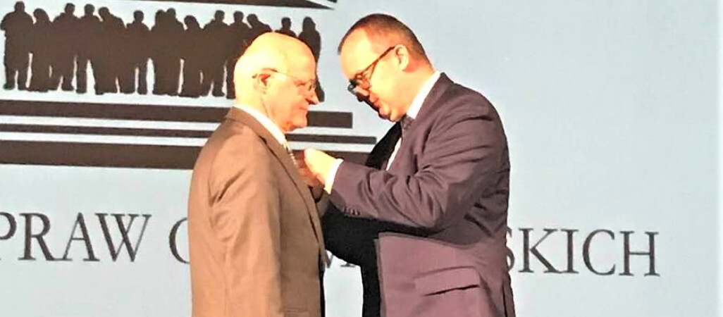 Mieczysław Augustyn z odznaką honorową Rzecznika Praw Obywatelskich