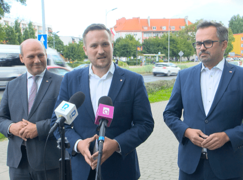 Tak dla CPK - działacze PiS-u zbierają podpisy  - grafika