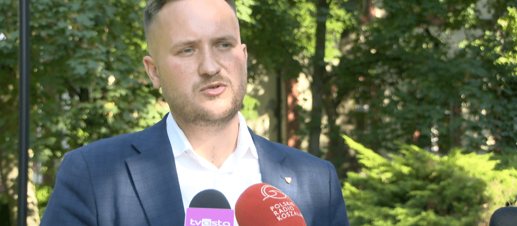 Wzywa do współpracy ponad podziałami, ale... 