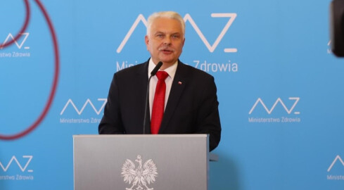 Przymusowy urlop dla niezaszczepionych? Minister wyjaśnia  - grafika