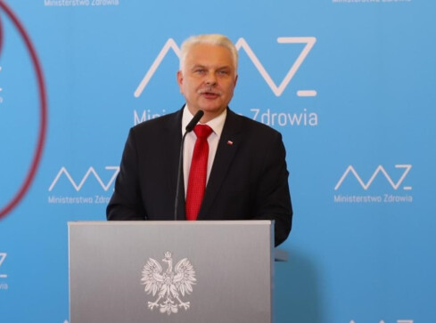 Przymusowy urlop dla niezaszczepionych? Minister wyjaśnia  - grafika