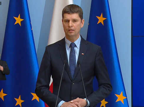 Szkoły i przedszkola będą zamknięte do 24 maja, matury odbędą si - grafika