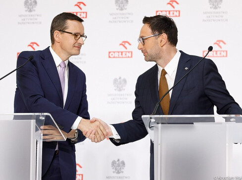 Duże podwyżki dla szefów państwowych spółek  - grafika