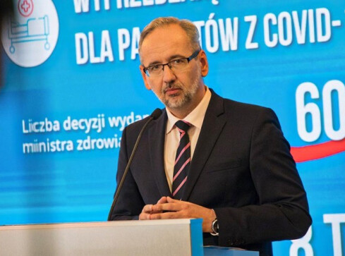 Nowe obostrzenia. Jakie zasady, kiedy wchodzą w życie? - grafika