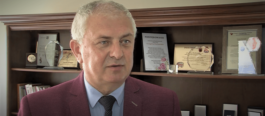 Piechowiak złożył dymisję, ale nie opuści Zjednoczonej Prawicy? 