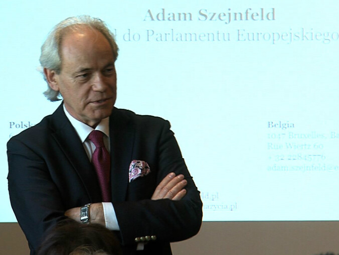 Adam Szejnfeld stracił prawo jazdy. Jechał za szybko  - grafika