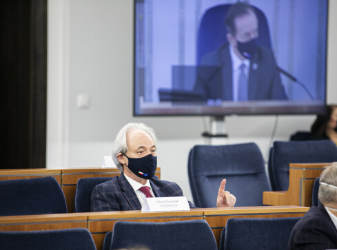 Senat uchwalił rekompensaty dla zamykanych firm  - grafika