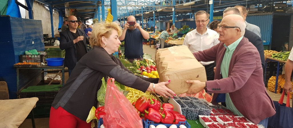 Międzynarodowy Dzień bez Toreb Foliowych na pilskim targowisku 