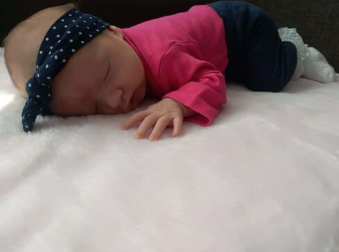 Miesięczna Julia z Piły potrzebuje waszej pomocy - grafika