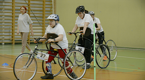 Dzięki mobillerom mogą stanąć na własnych nogach - grafika