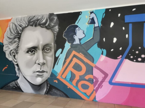 W jednej z pilskich szkół średnich powstał mural - grafika