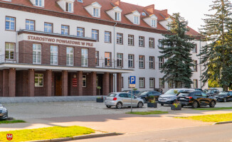 Więcej miejsc parkingowym pod starostwem 