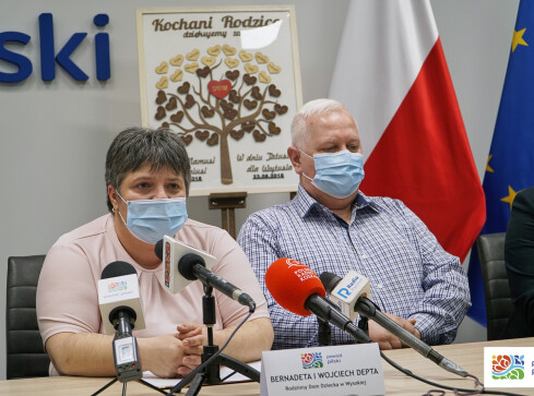 31 dzieci z powiatu pilskiego potrzebuje domu  - grafika