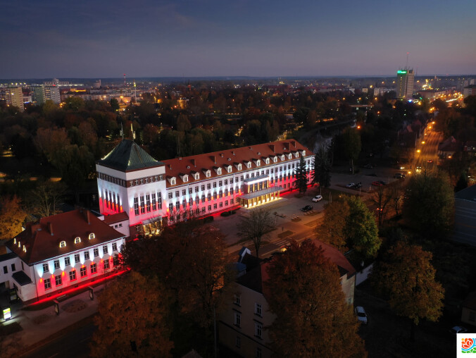 Rewitalizacja budynku starostwa doceniona przez internautów  - grafika