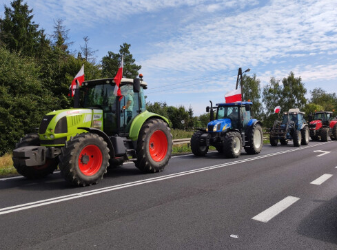 Trwa rolniczy protest i blokada DK11 [ZDJĘCIA] - grafika