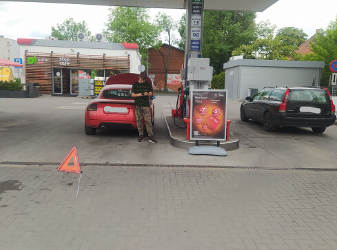 Kierowcy blokowali stacje benzynowe  - grafika