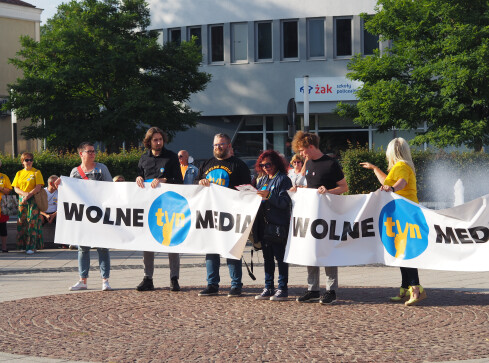 Wczoraj protesty, dziś awantura w Sejmie o Lex TVN  - grafika