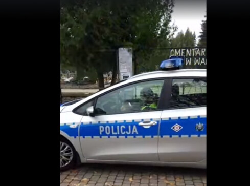 Zostali spisani przez policję za hasło Strajku Kobiet  - grafika