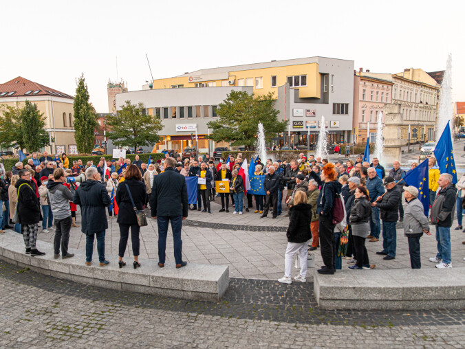 #ZostajęwUnii w Pile - grafika