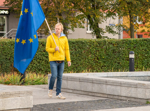 Świat patrzy nam na ręce. Zagranica o niedzielnych manifestacjach - grafika