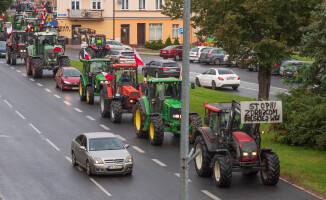 Rolnicy blokowali też DK10 i samą Piłę - ZDJĘCIA 