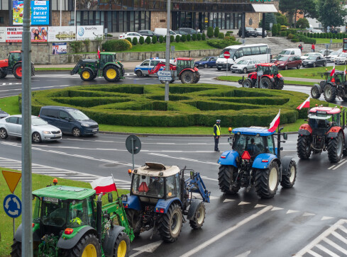 Rolnicy blokowali też DK10 i samą Piłę - ZDJĘCIA  - grafika