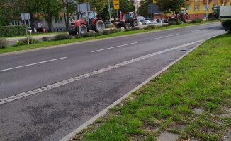 Rolnicy blokują drogi krajowe także u nas w regionie - ZDJĘCIA 