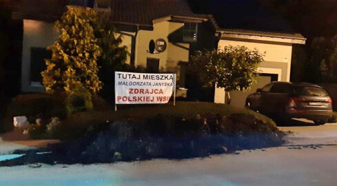 Rolnicy wyrzucają gnój i blokują drogi - grafika