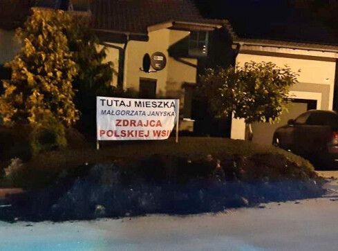Rolnicy wyrzucają gnój i blokują drogi - grafika