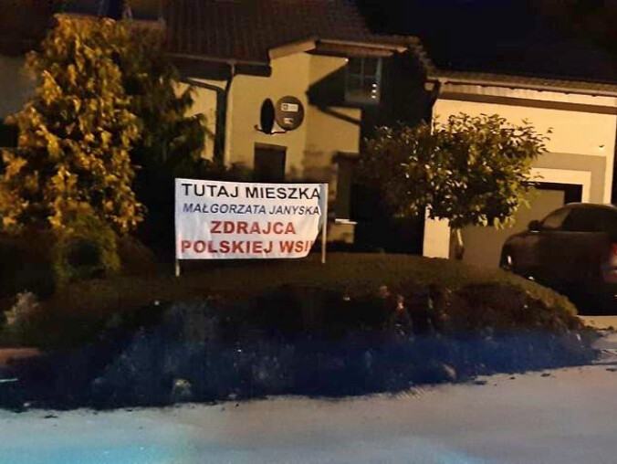 Rolnicy wyrzucają gnój i blokują drogi - grafika