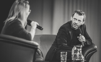 Aktor Piotr Głowacki gościem Salonu Kulturalnego [GALERIA]