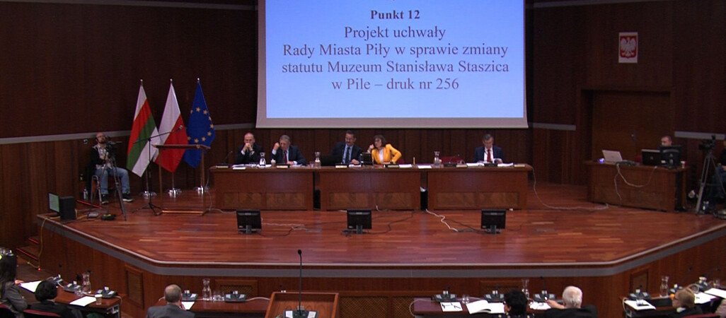 Podczas sesji dyskutowano o oszczędnościach