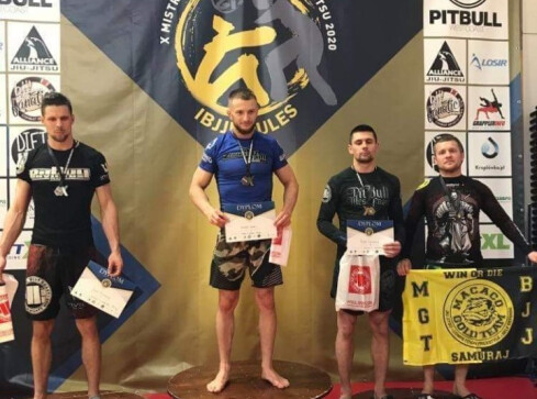 Policjant z Piły zdobył brązowy medal na X Mistrzostwach Polski NO  - grafika