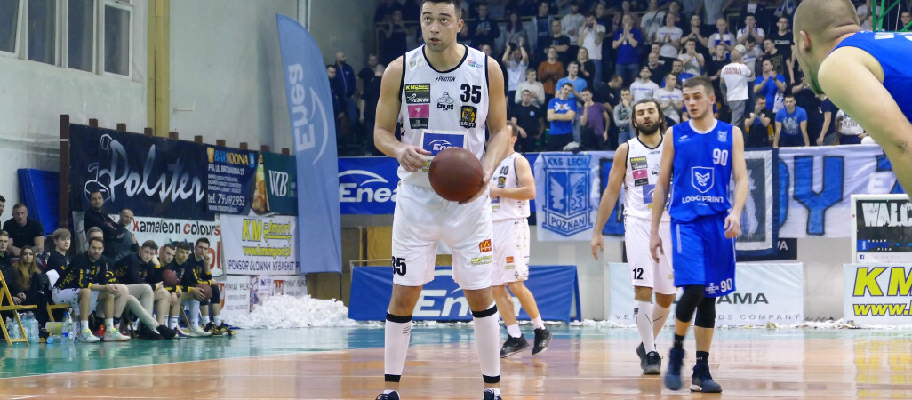 Pilanie wysoko zwyciężają przy ogłuszającym dopingu 