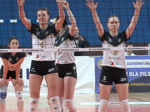 Siatkarki KS Piła niepokonane  - grafika