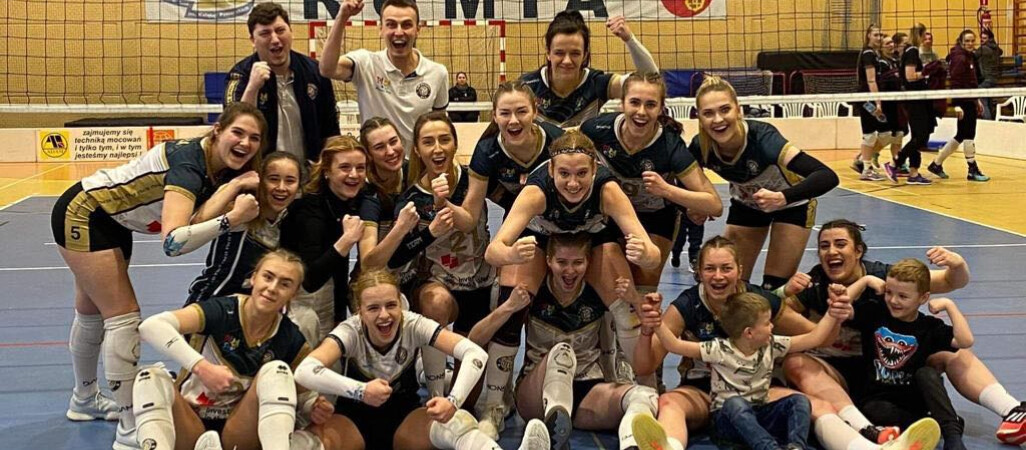 Pilskie siatkarki gromią w półfinale o awans do II ligi